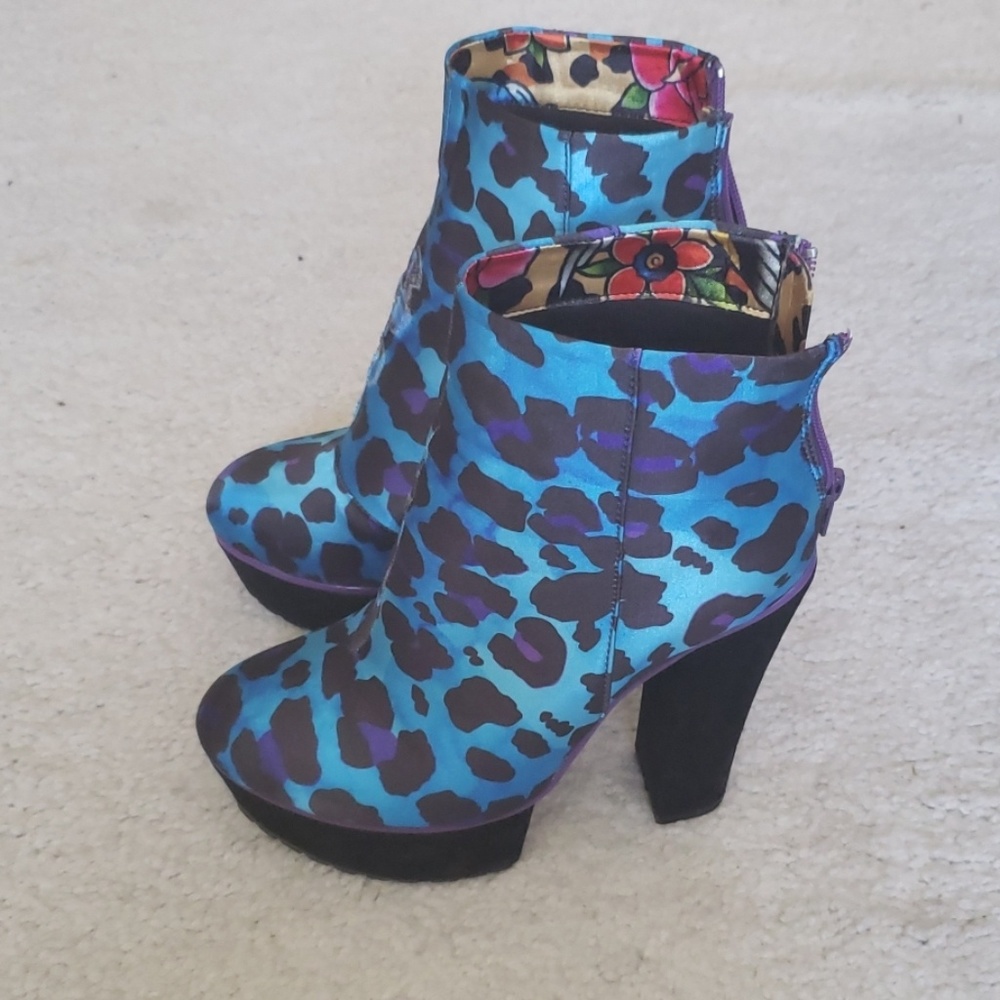 JustFab size 6 booties